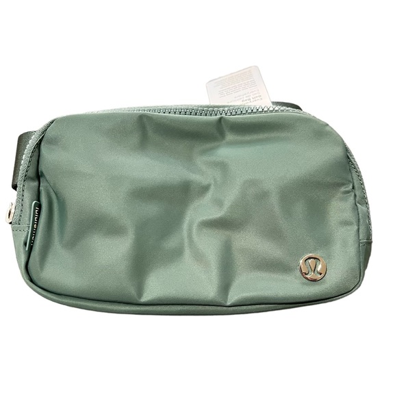 NWT Lululemon Everywhere Belt Bag Tidewater Teal 1L - Picture 2 of 3